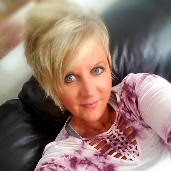 Meet your Posher, Amy - Picture 1 of 1